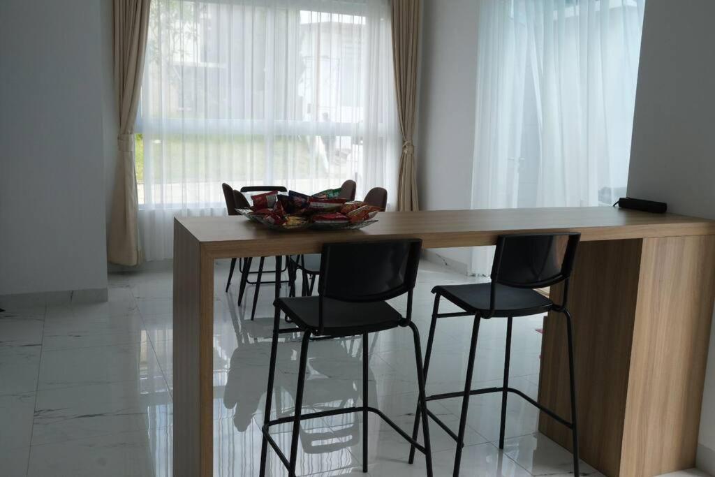 Villa 55 With Pool, Karaoke And Rooftop Bogor Exterior foto